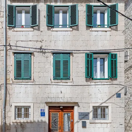 Heritage Carollini Two Floor Apartman Split