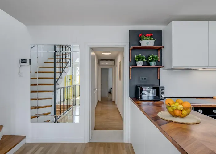 Heritage Carollini Two Floor Apartman Split
